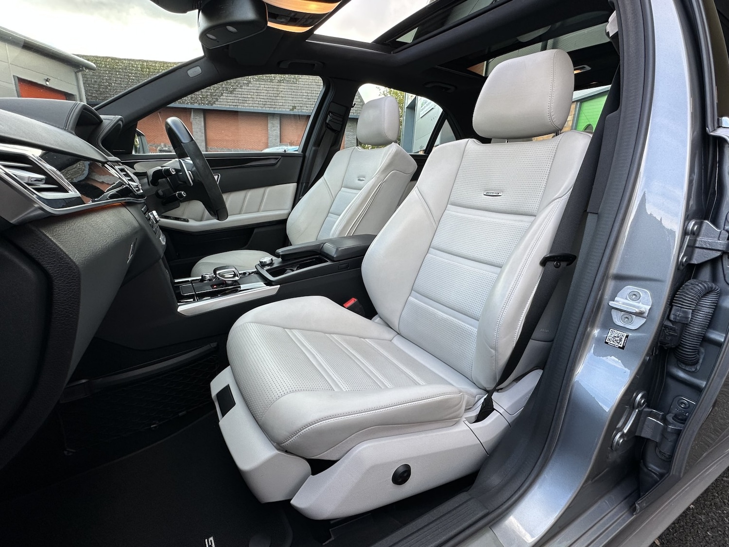 Used Mercedes-Benz E Class 2015 for sale - 76439938: Photo 6