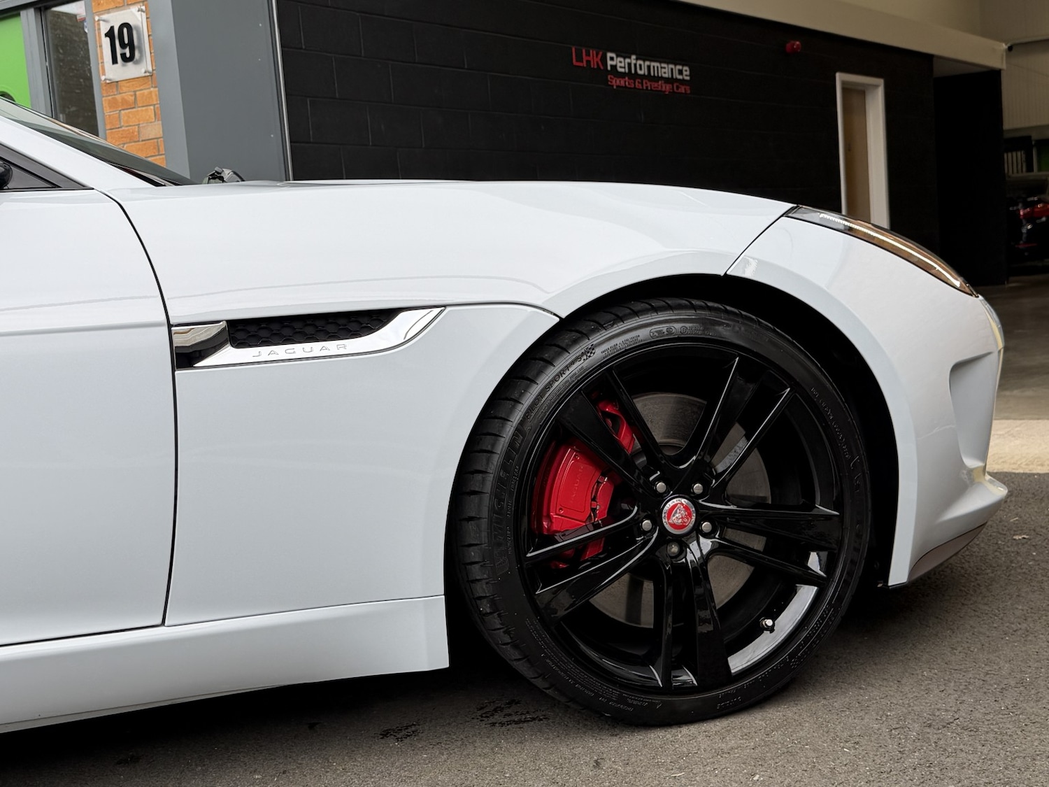 Used Jaguar F-Type 2016 for sale - 77668626: Photo 28