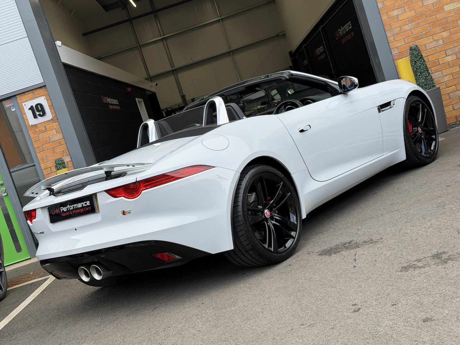 Used Jaguar F-Type 2016 for sale - 77668626: Photo 3
