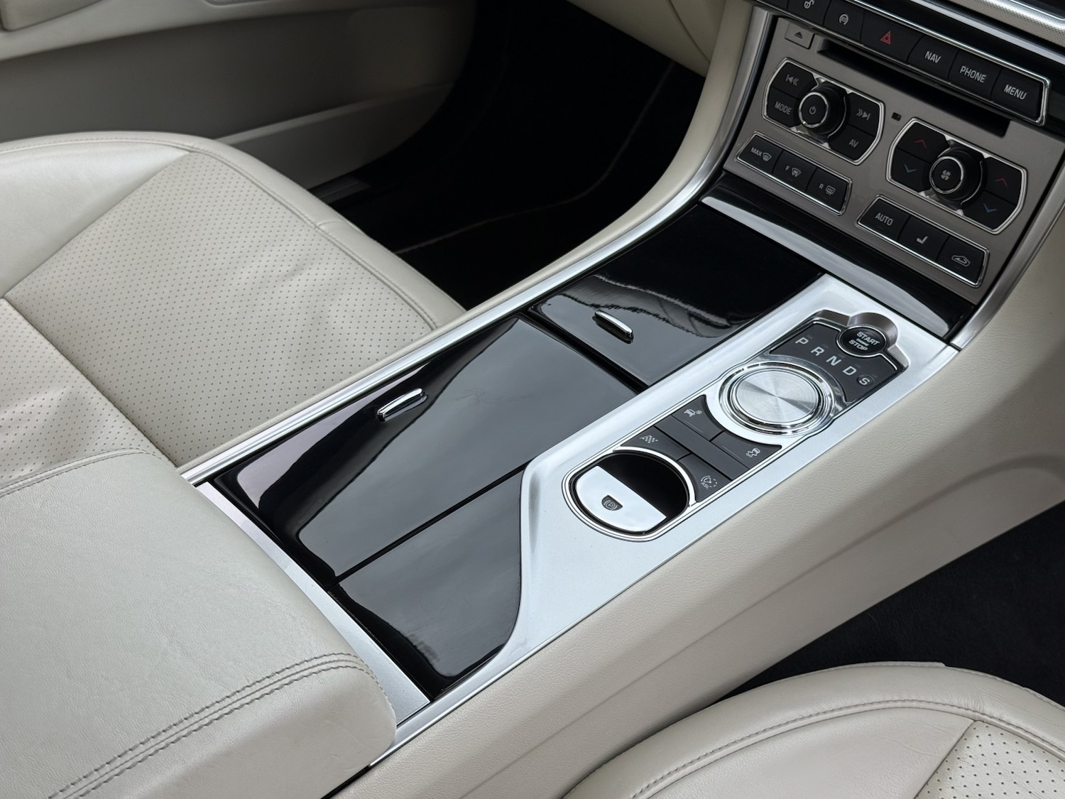 Used Jaguar XF 2015 for sale - 77562559: Photo 28