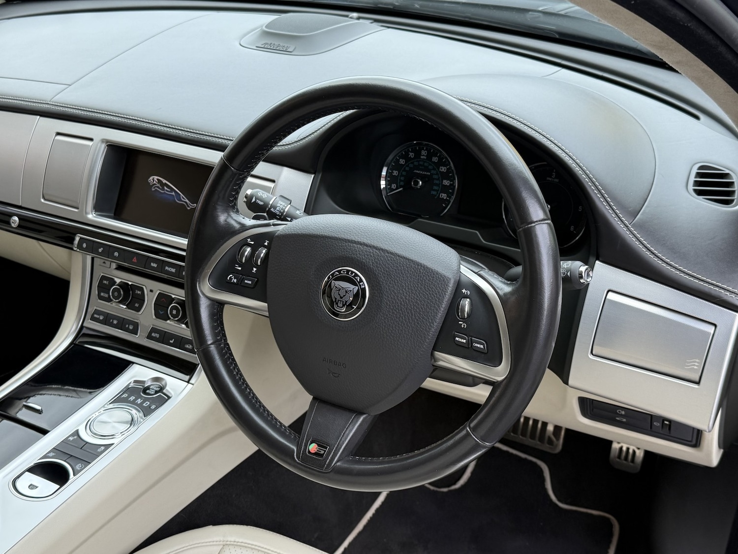 Used Jaguar XF 2015 for sale - 77562559: Photo 3