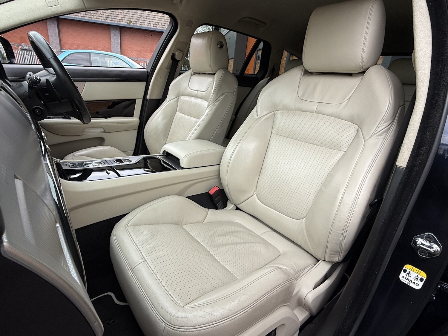 Used Jaguar XF 2015 for sale - 77562559: Photo 5