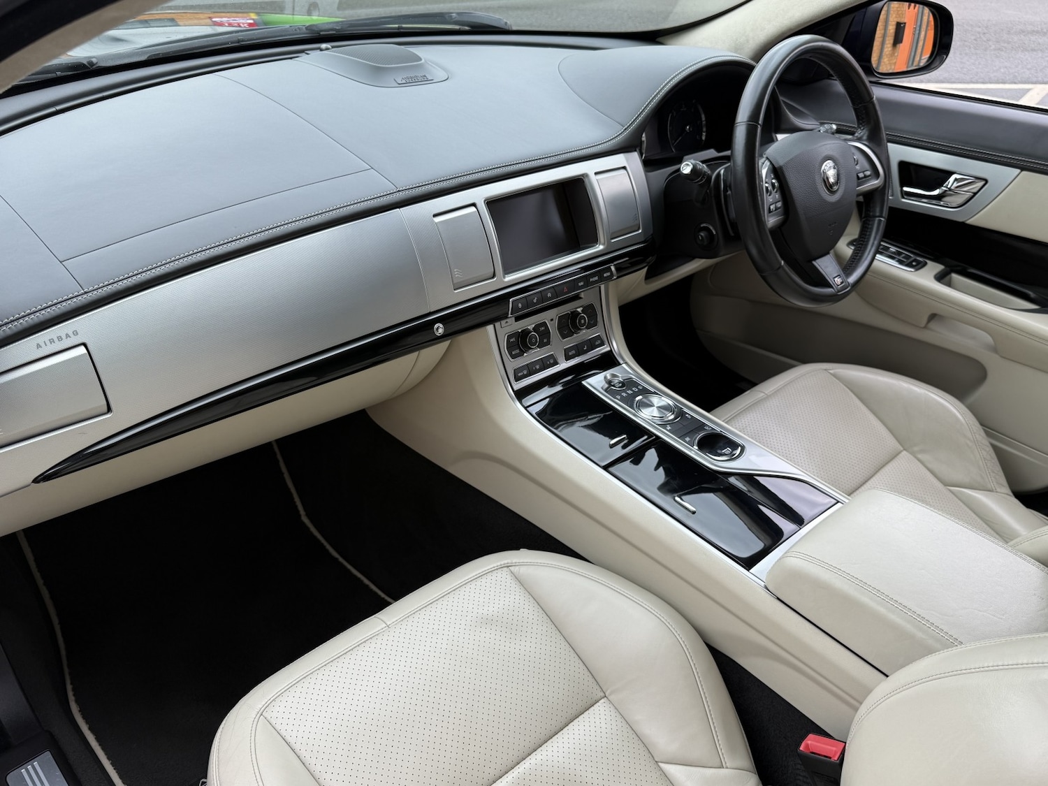 Used Jaguar XF 2015 for sale - 77562559: Photo 6