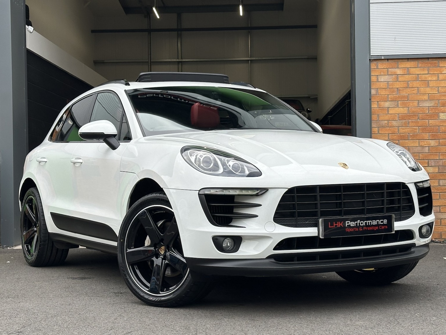 Used Porsche Macan 2015 for sale - 76305467: Photo 1