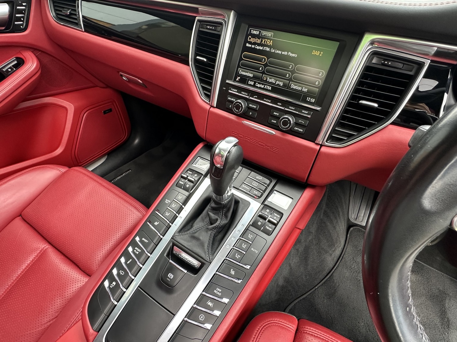 Used Porsche Macan 2015 for sale - 76305467: Photo 10