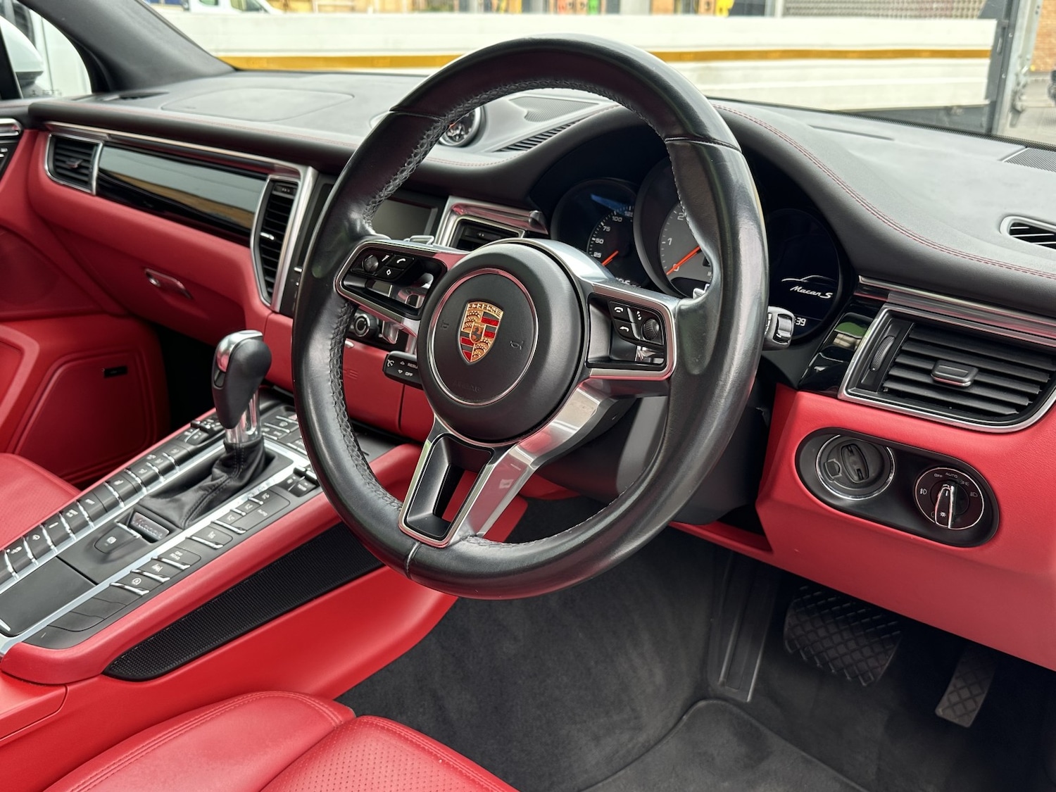 Used Porsche Macan 2015 for sale - 76305467: Photo 3