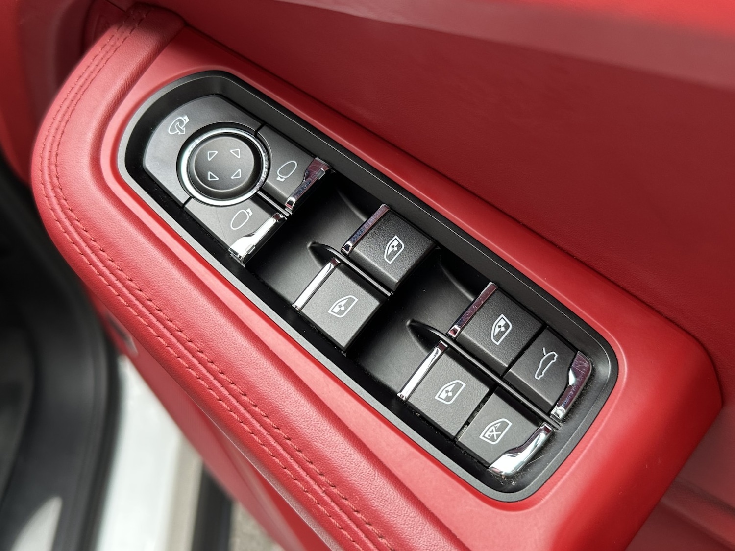 Used Porsche Macan 2015 for sale - 76305467: Photo 31