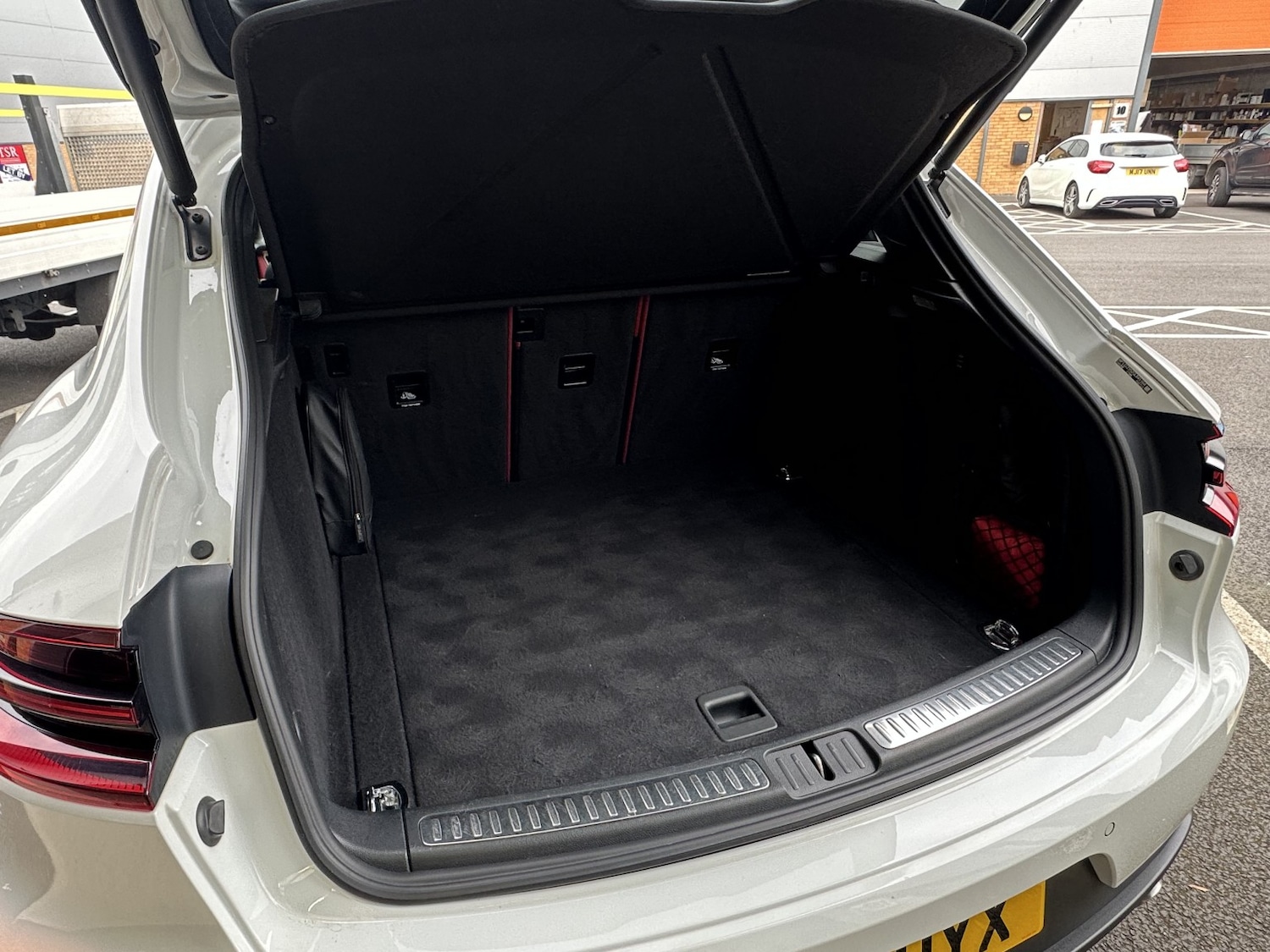 Used Porsche Macan 2015 for sale - 76305467: Photo 39