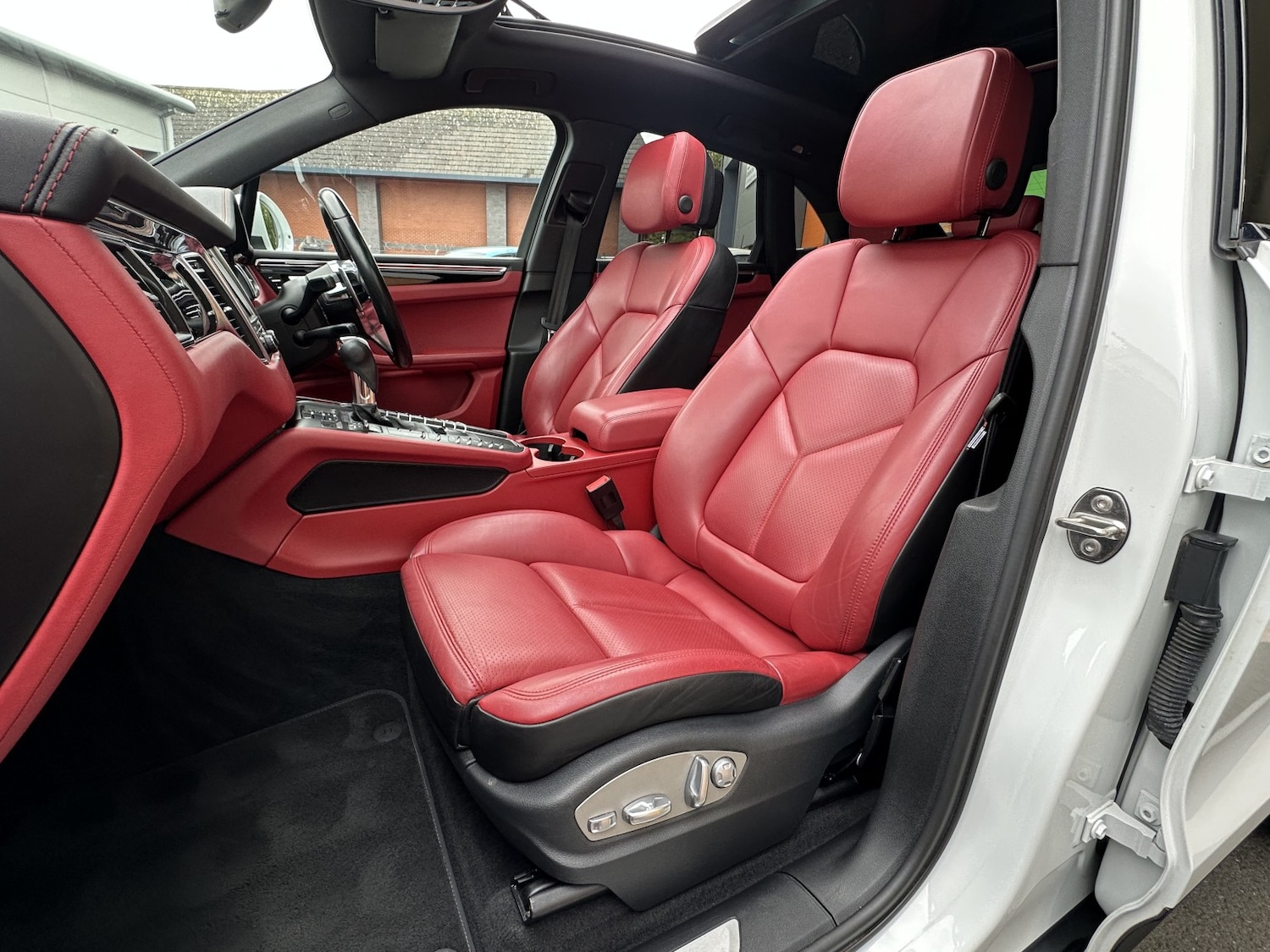 Used Porsche Macan 2015 for sale - 76305467: Photo 5