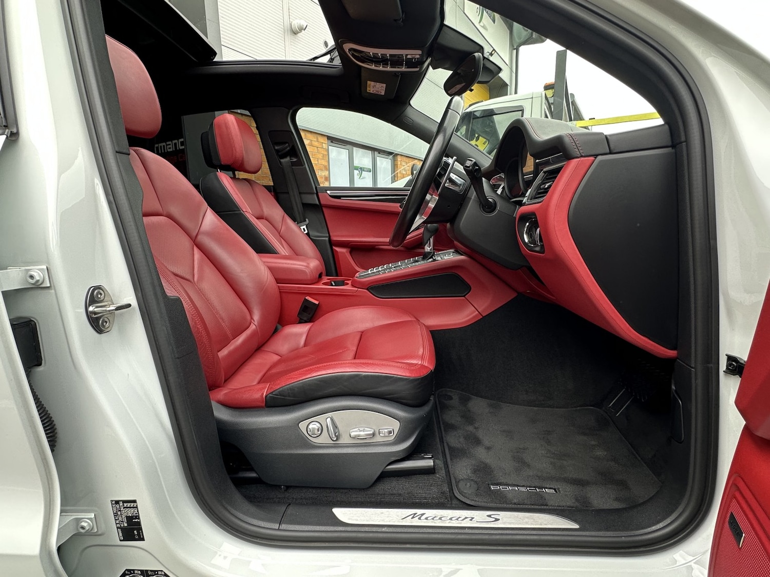 Used Porsche Macan 2015 for sale - 76305467: Photo 6