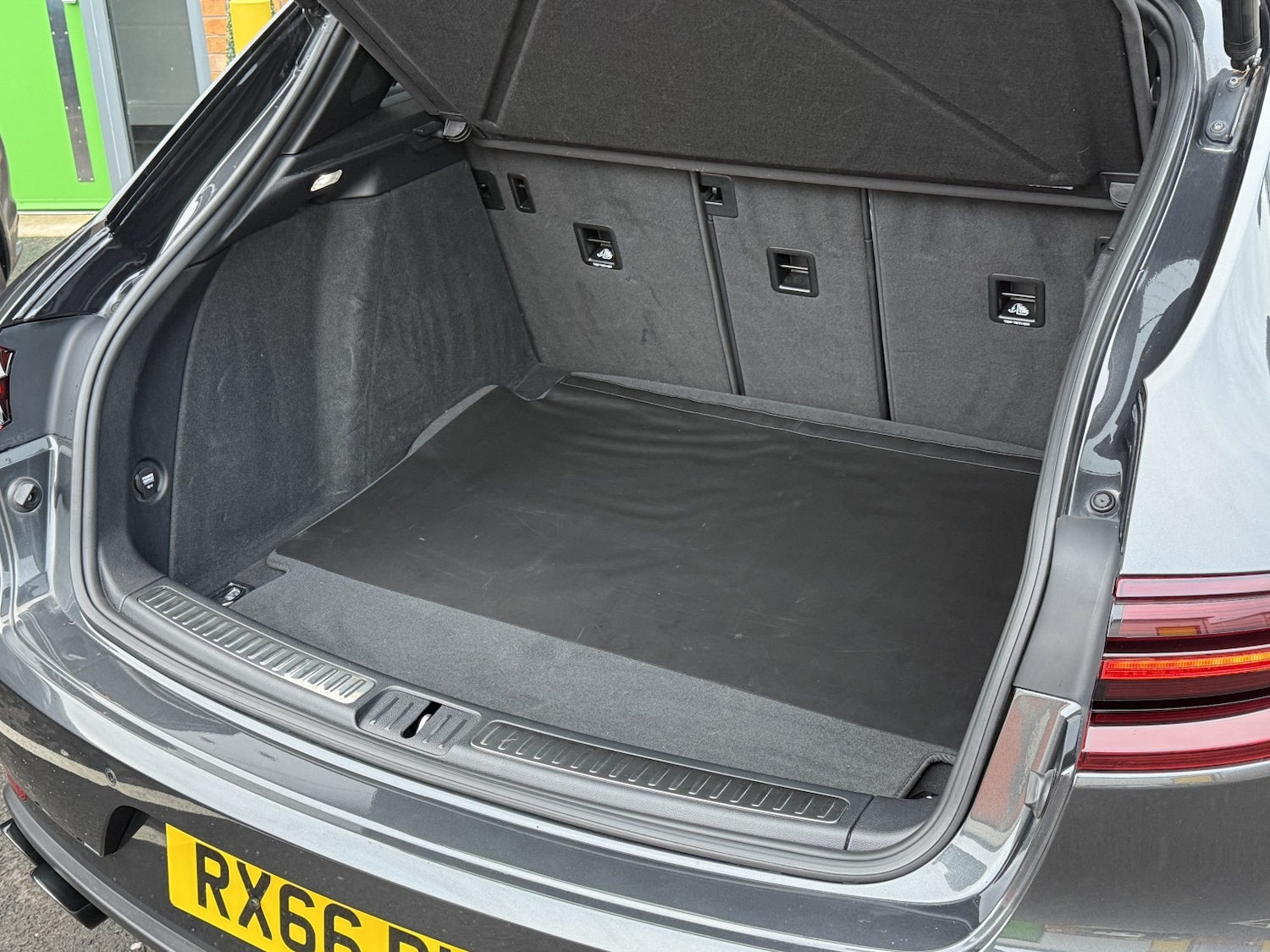 Used Porsche Macan 2016 for sale - 77201218: Photo 19