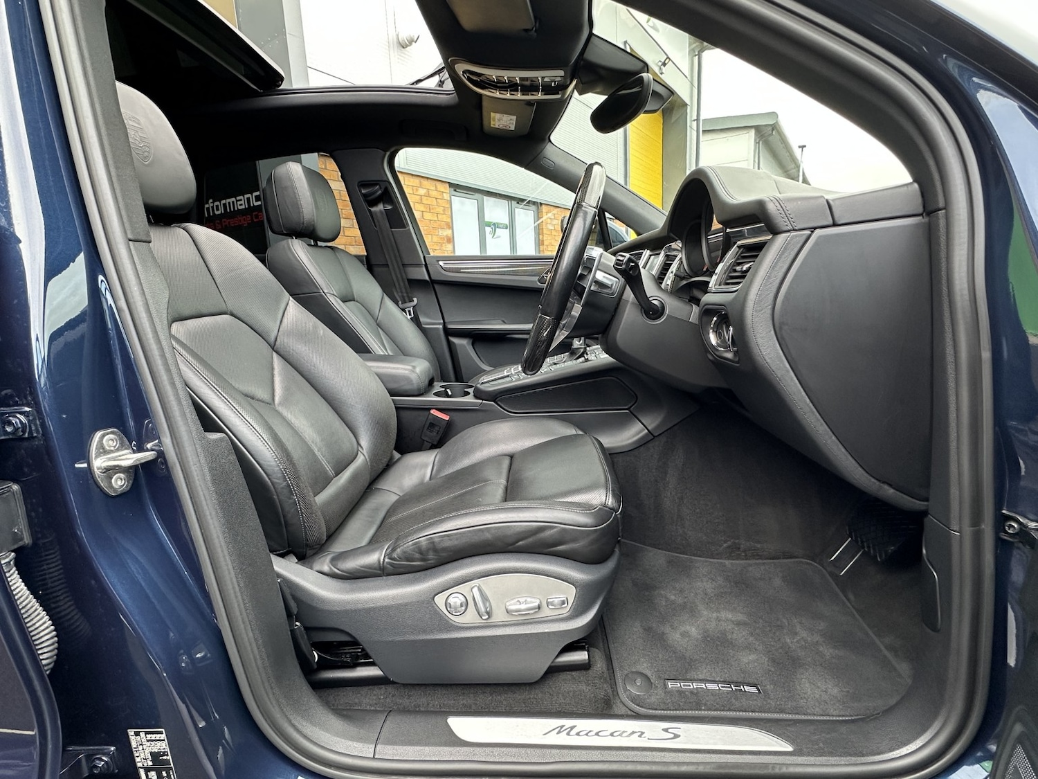 Used Porsche Macan 2015 for sale - 77632390: Photo 6