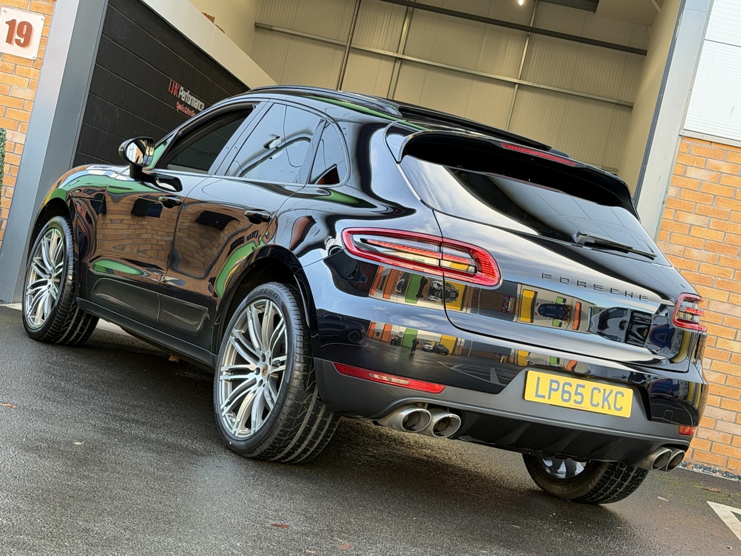 Used Porsche Macan 2016 for sale - 76741362: Photo 27