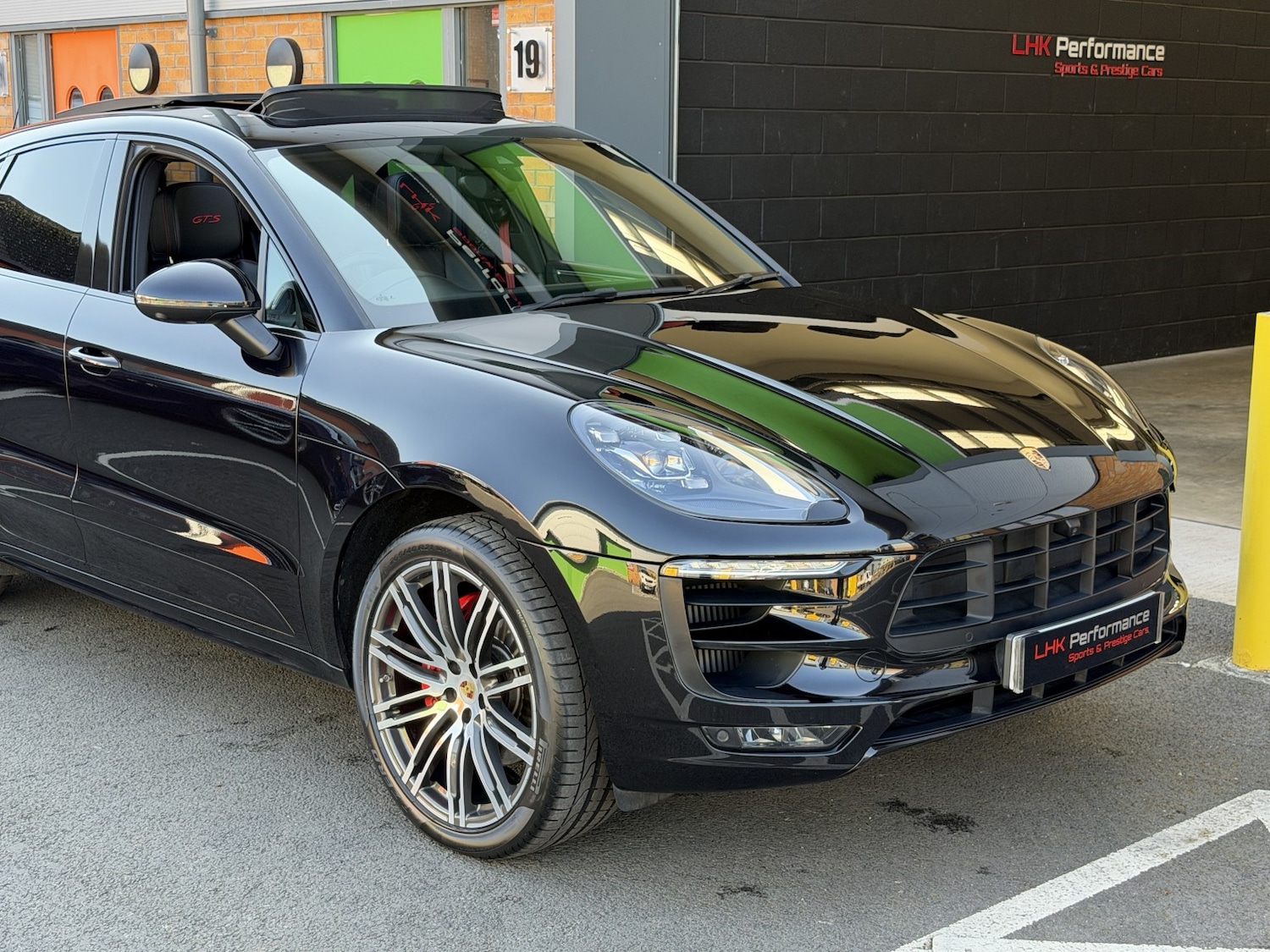 Used Porsche Macan 2018 for sale - 77954040: Photo 32