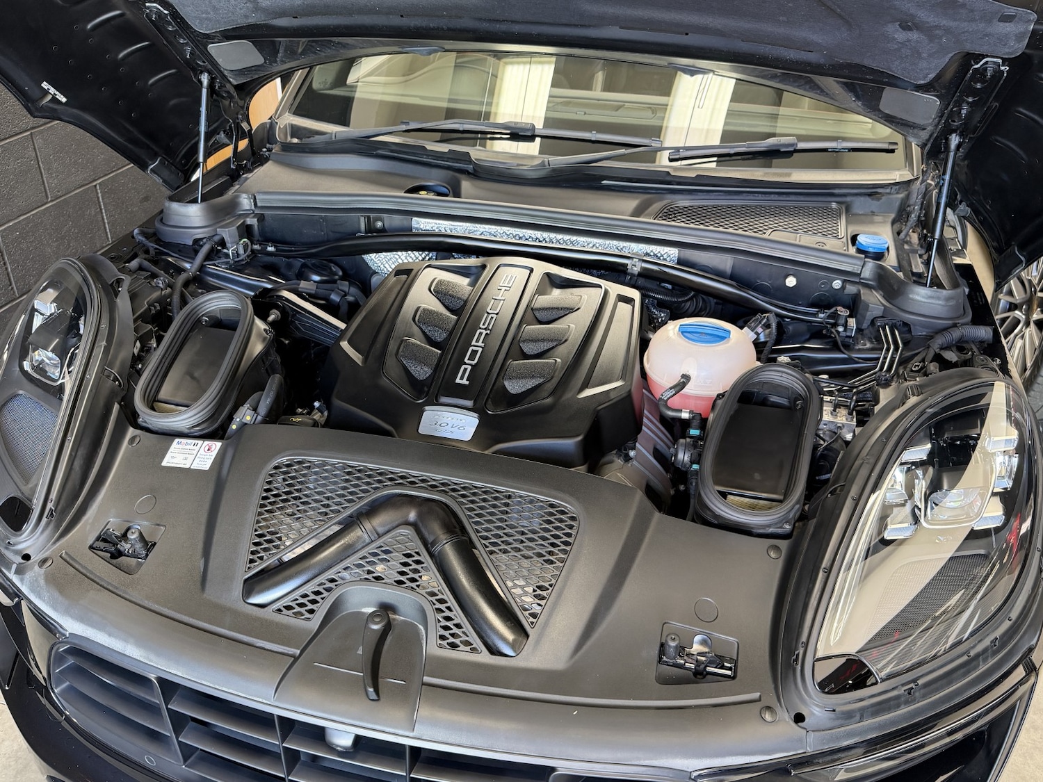 Used Porsche Macan 2018 for sale - 77954040: Photo 38