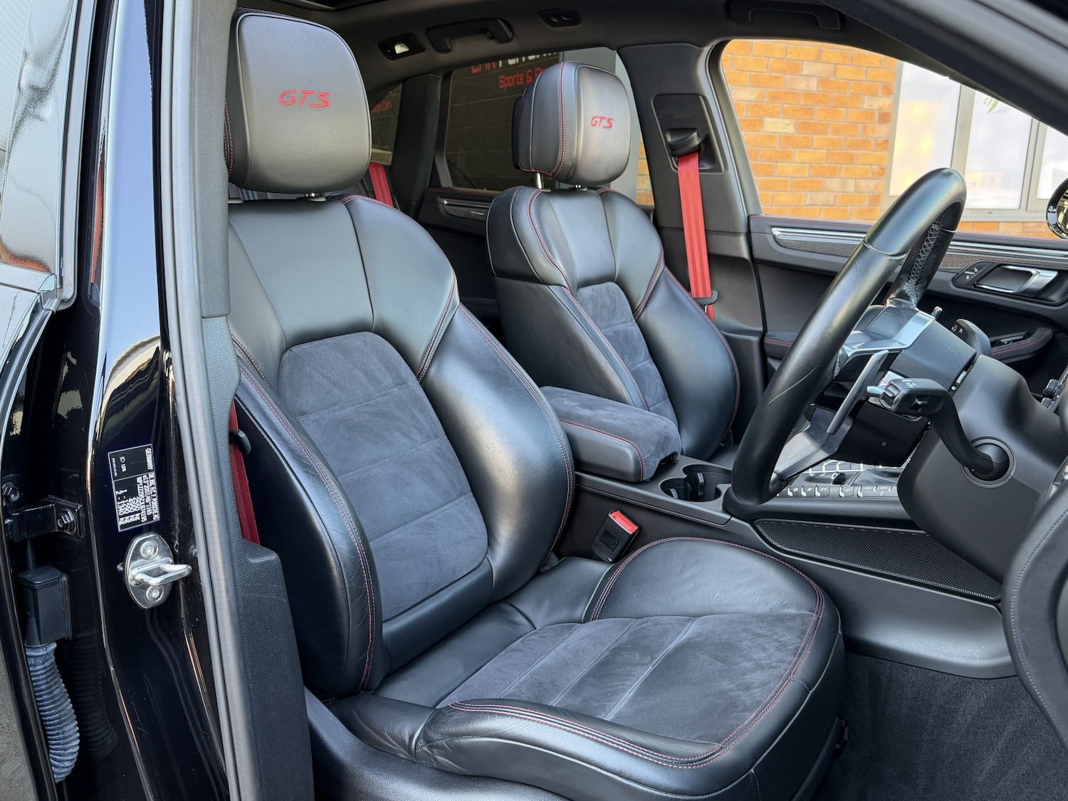 Used Porsche Macan 2018 for sale - 77954040: Photo 4