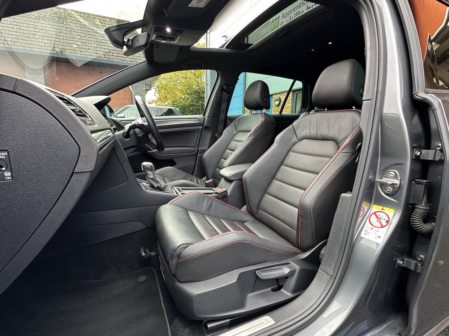 Used Volkswagen Golf 2017 for sale - 76476956: Photo 6