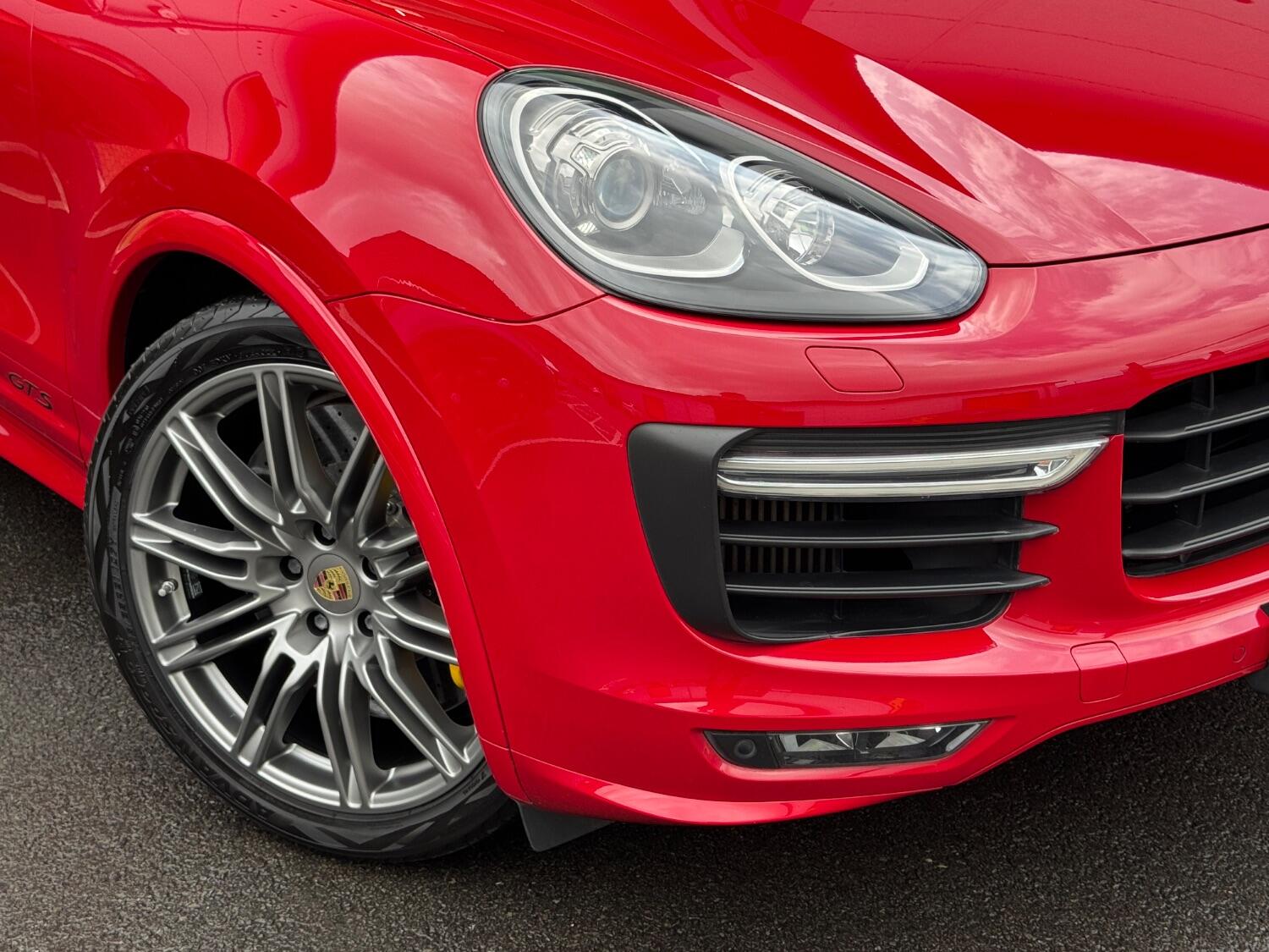 Used Porsche Cayenne 2015 for sale - 76794606: Photo 2