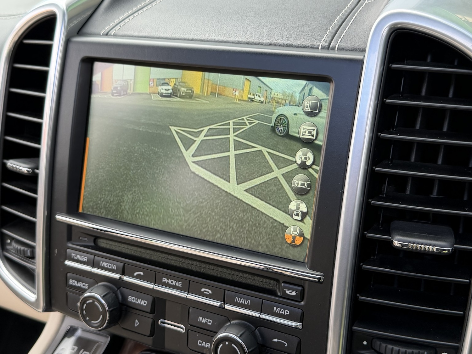 Used Porsche Cayenne 2016 for sale - 77707296: Photo 12