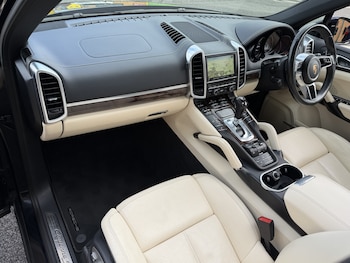 Used Porsche Cayenne 2016 for sale - 77707296: Photo
