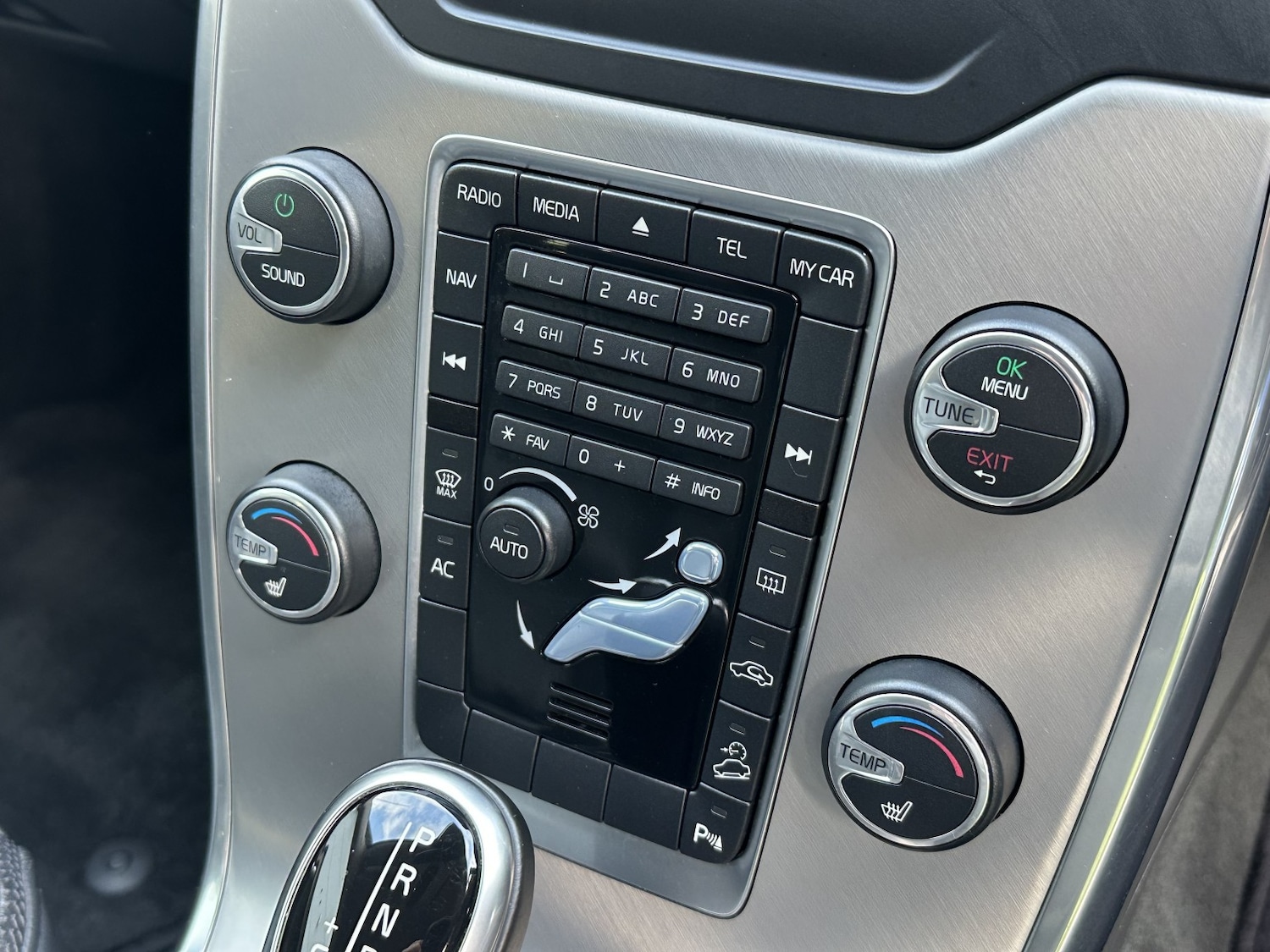 Used Volvo XC70 2014 for sale - 76571076: Photo 11