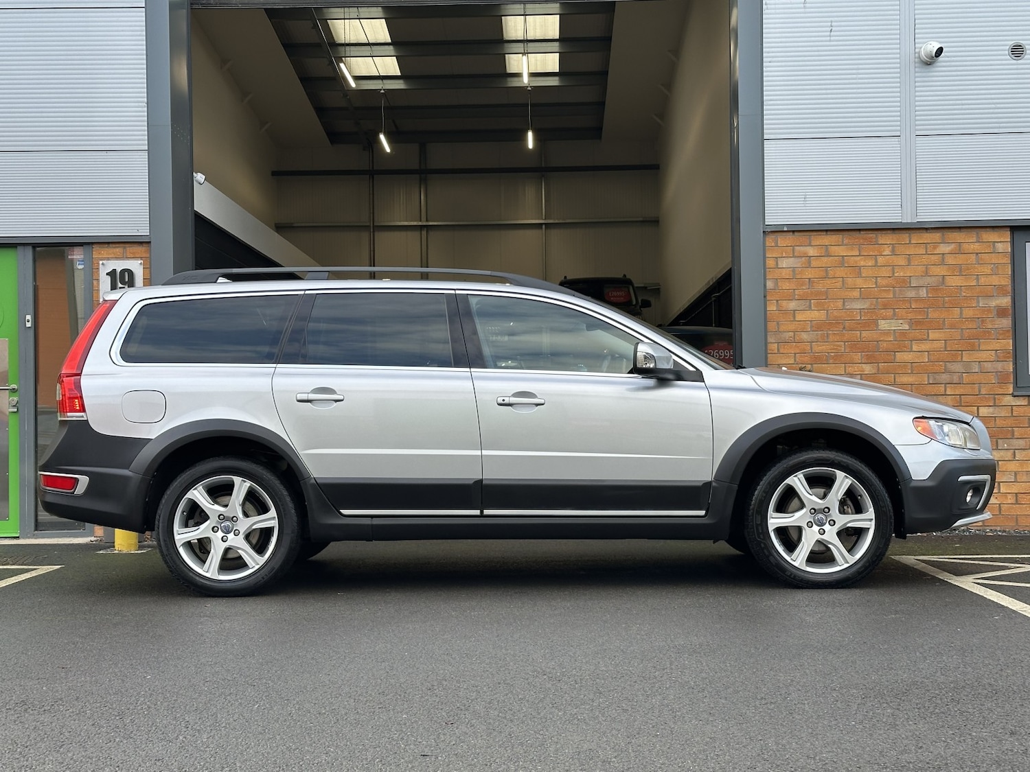 Used Volvo XC70 2014 for sale - 76571076: Photo 25
