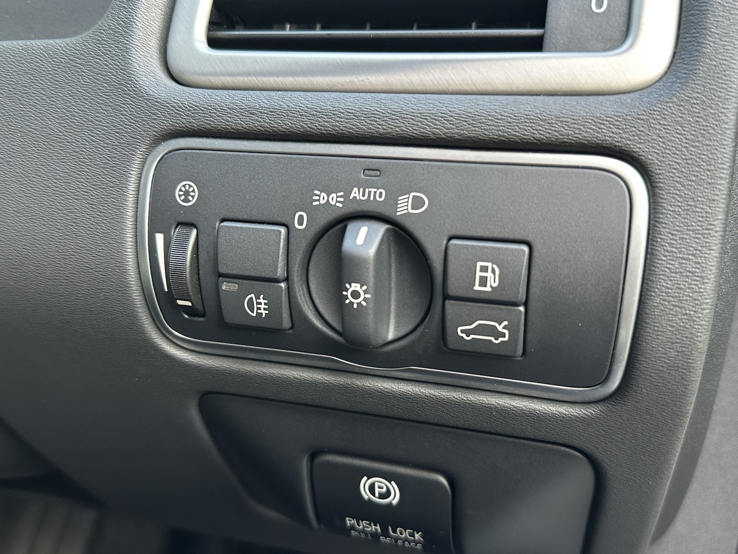 Used Volvo XC70 2014 for sale - 76571076: Photo 28