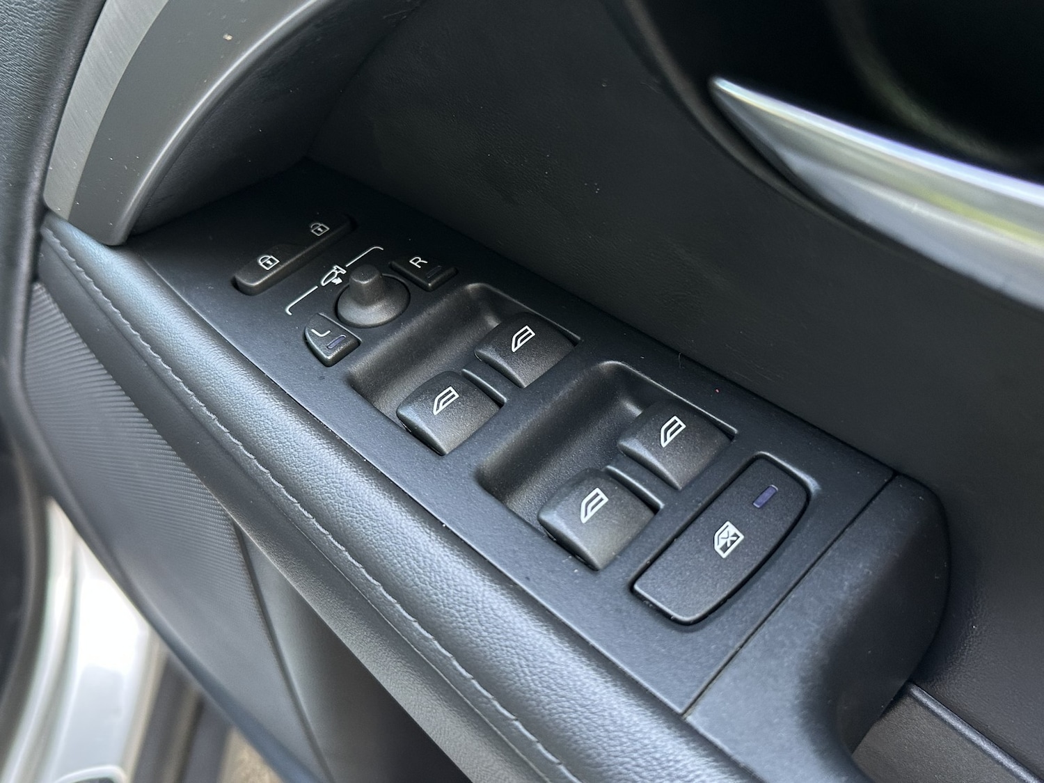 Used Volvo XC70 2014 for sale - 76571076: Photo 32