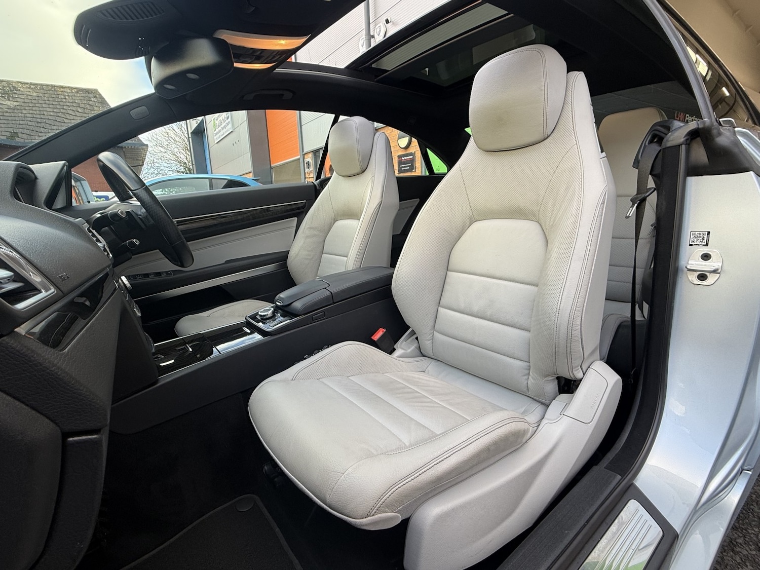 Used Mercedes-Benz E Class 2015 for sale - 77008092: Photo 4