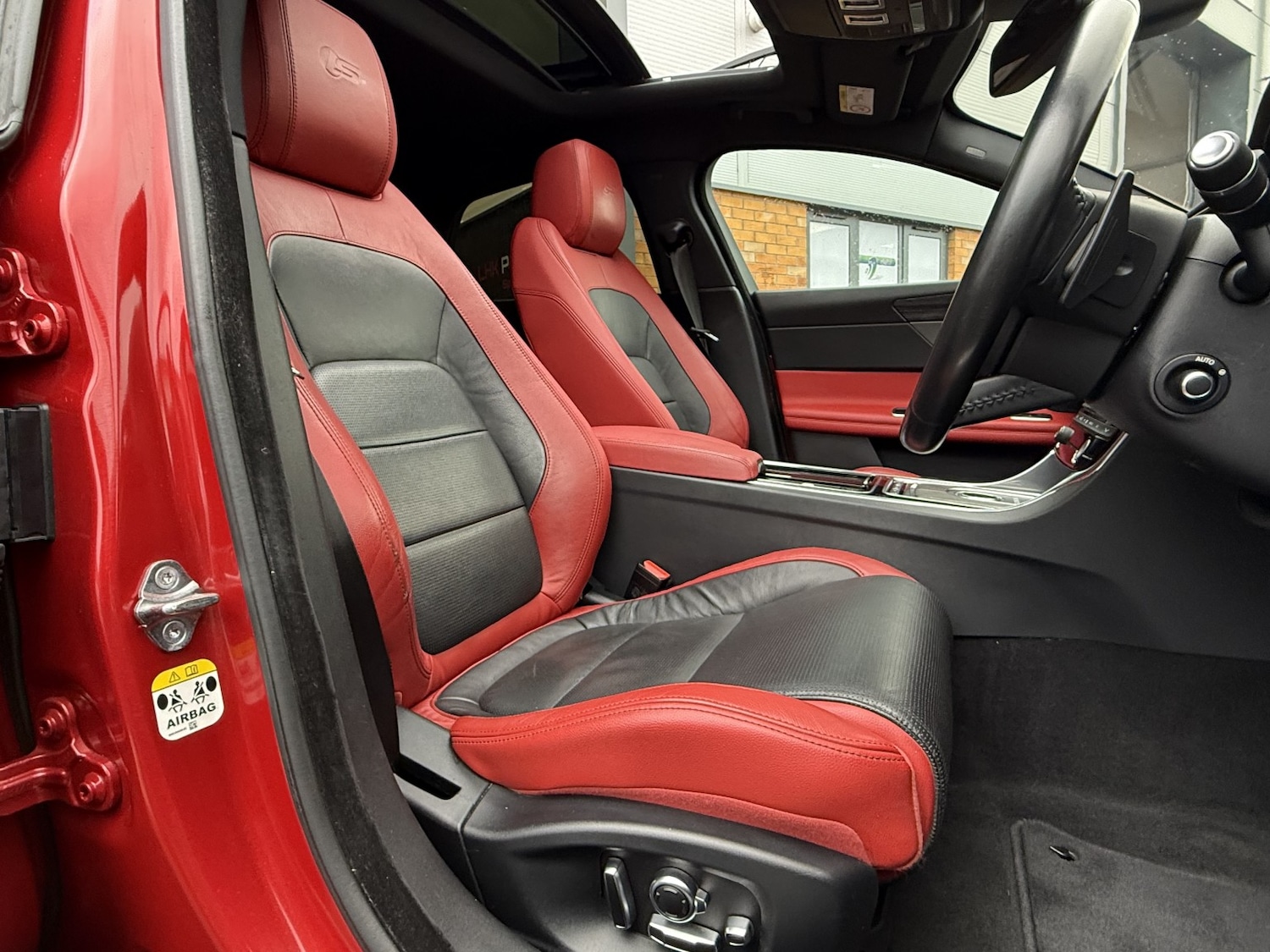 Used Jaguar XF 2016 for sale - 77562554: Photo 4