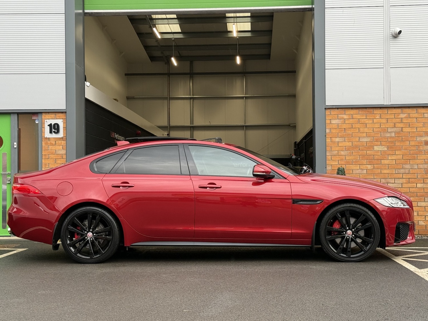 Used Jaguar XF 2016 for sale - 77562554: Photo 9
