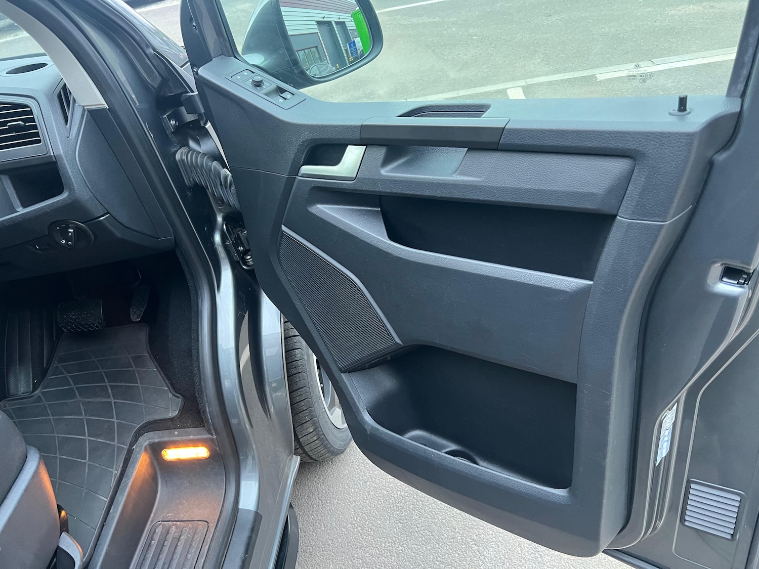 Used Volkswagen Transporter Shuttle 2019 for sale - 77373141: Photo 13