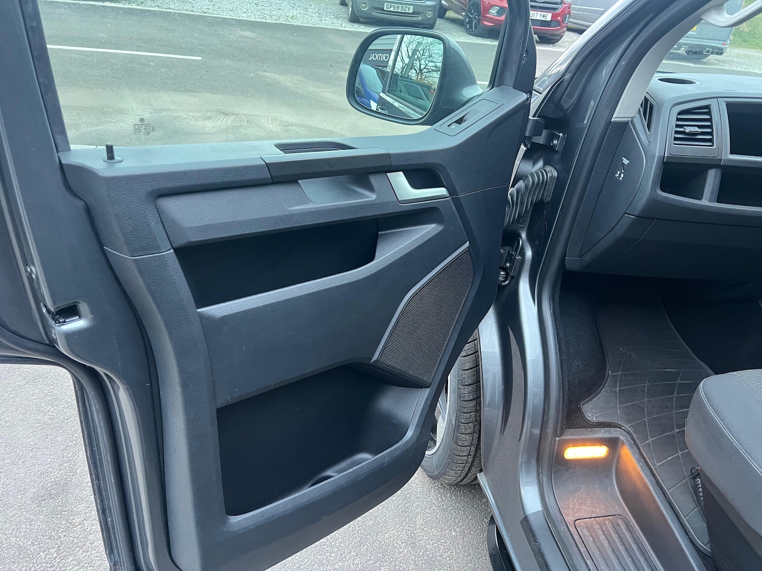 Used Volkswagen Transporter Shuttle 2019 for sale - 77373141: Photo 17