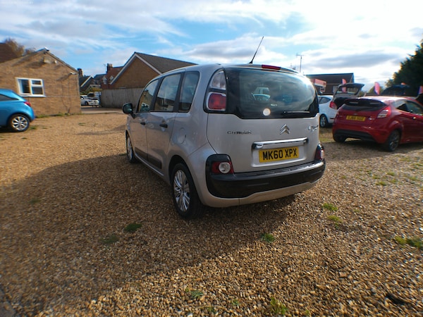 Used Citroen C3 Picasso 2010 for sale - 76220332: Photo 3