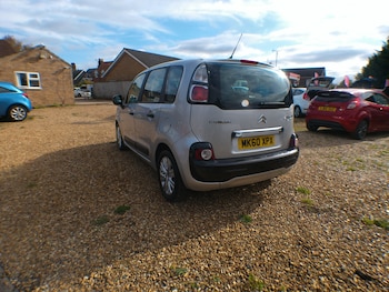 Used Citroen C3 Picasso 2010 for sale - 76220332: Photo 3