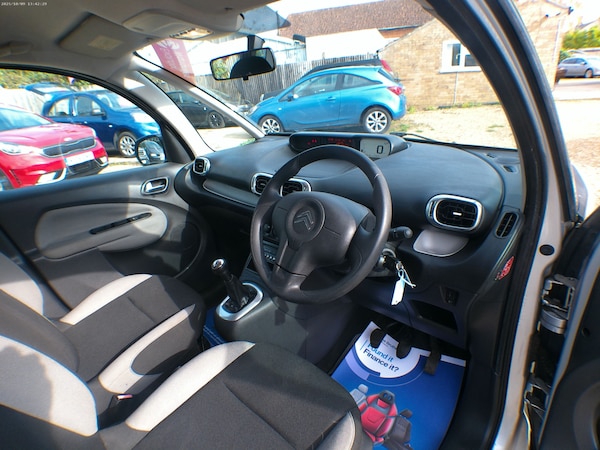Used Citroen C3 Picasso 2010 for sale - 76220332: Photo 6