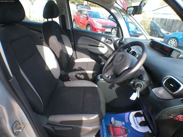 Used Citroen C3 Picasso 2010 for sale - 76220332: Photo 7