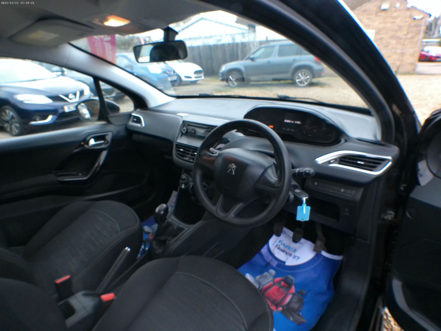 Used Peugeot 208 2014 for sale - 77034278: Photo 6