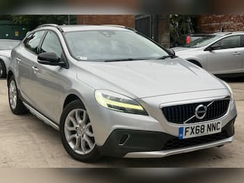 Used Volvo V40 2018 for sale - 79741590: Photo