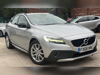 Used Volvo V40 2018 for sale - 79741590: Photo