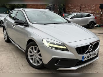 Used Volvo V40 2018 for sale - 79741590: Photo