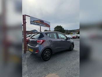 Used Hyundai i10 2015 for sale - 76109997: Photo