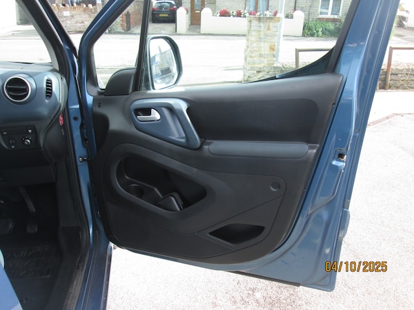 Used Peugeot Partner Tepee 2011 for sale - 76171615: Photo 9