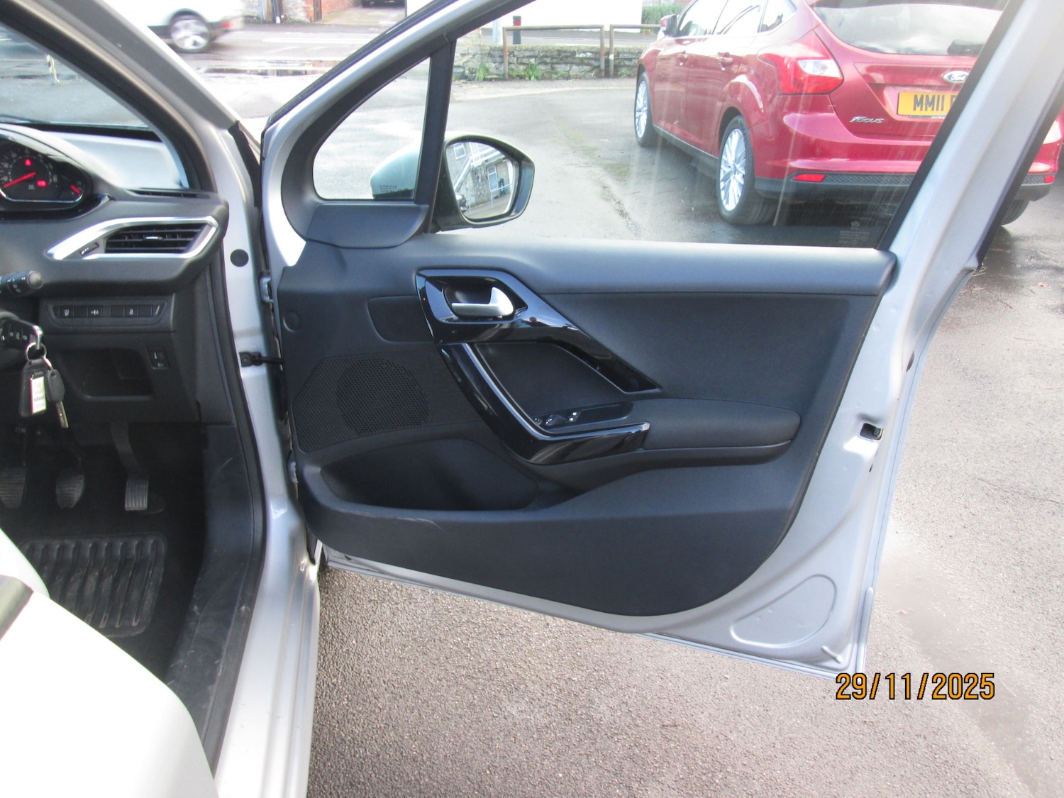 Used Peugeot 208 2015 for sale - 76748837: Photo 10