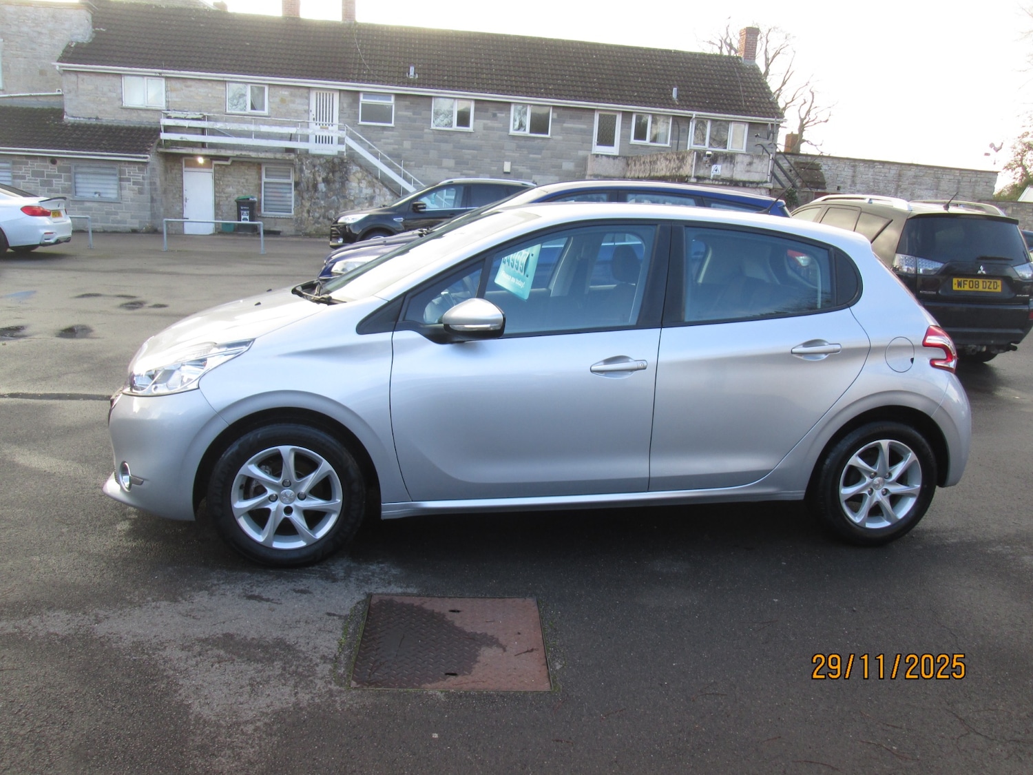 Used Peugeot 208 2015 for sale - 76748837: Photo 2