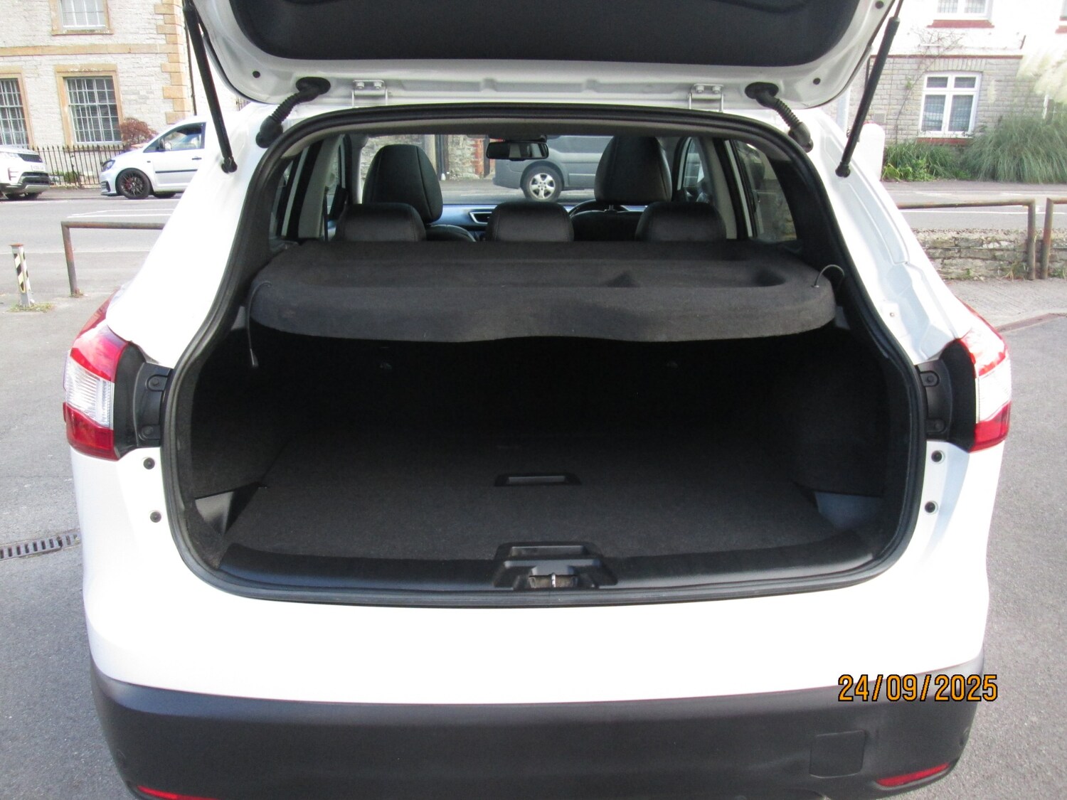 Used Nissan Qashqai 2014 for sale - 76055852: Photo 14