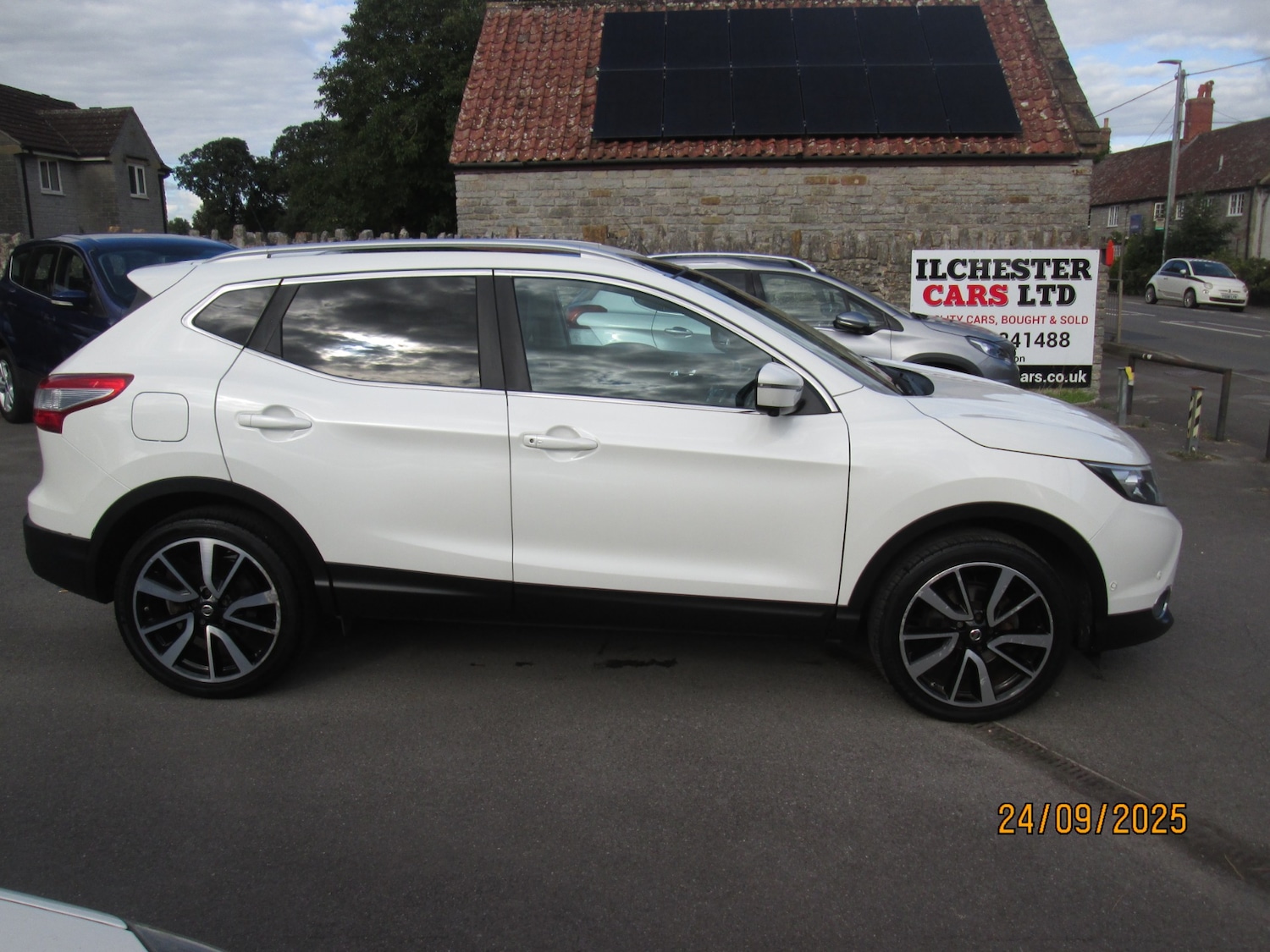 Used Nissan Qashqai 2014 for sale - 76055852: Photo 3