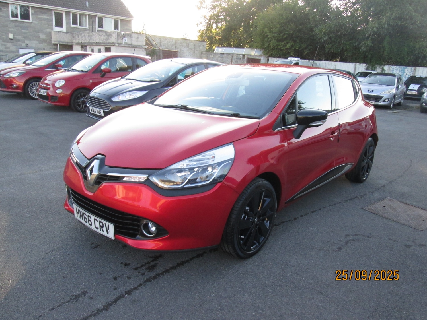 Used Renault Clio 2016 for sale - 76076943: Photo 1