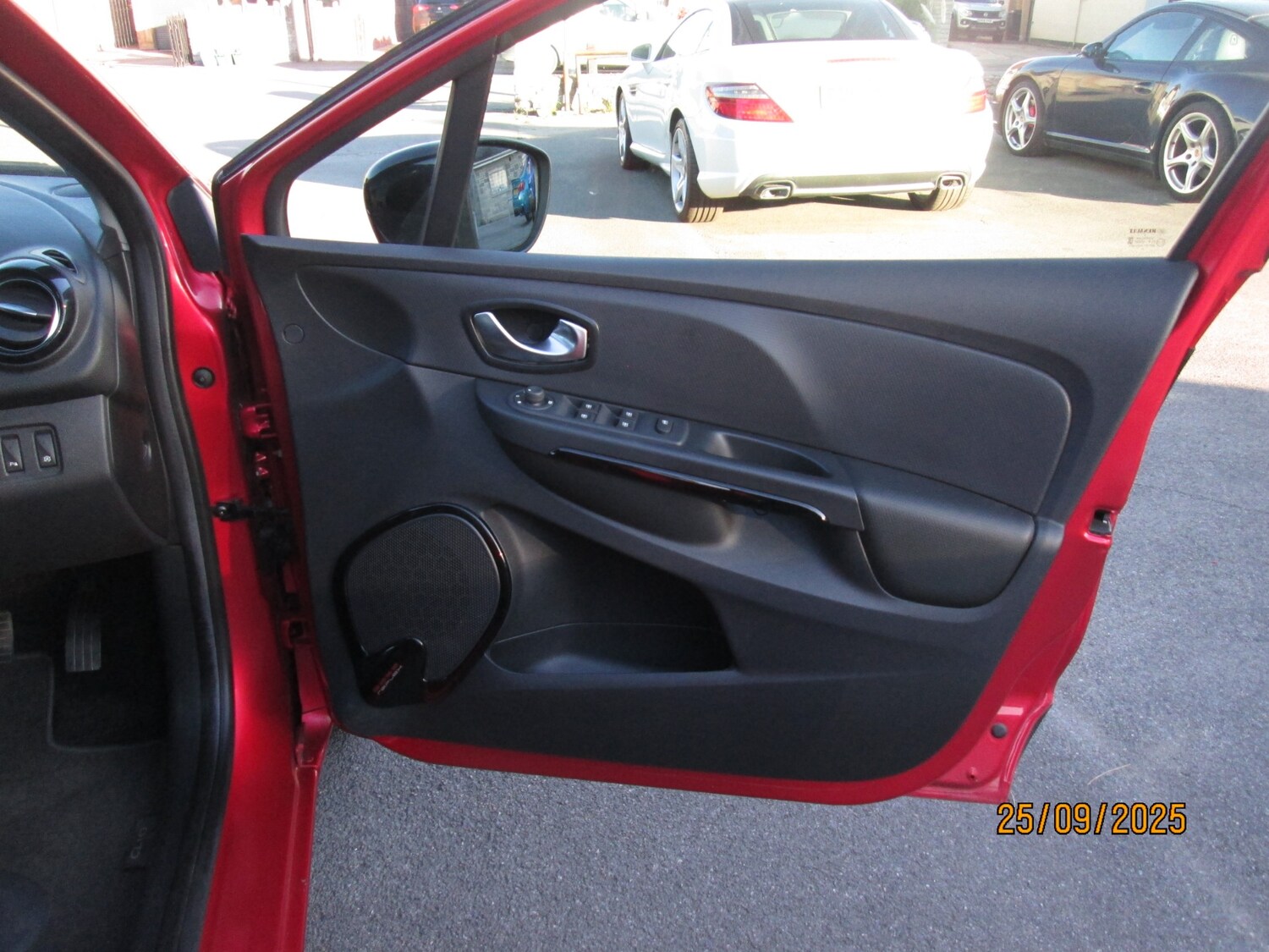 Used Renault Clio 2016 for sale - 76076943: Photo 14