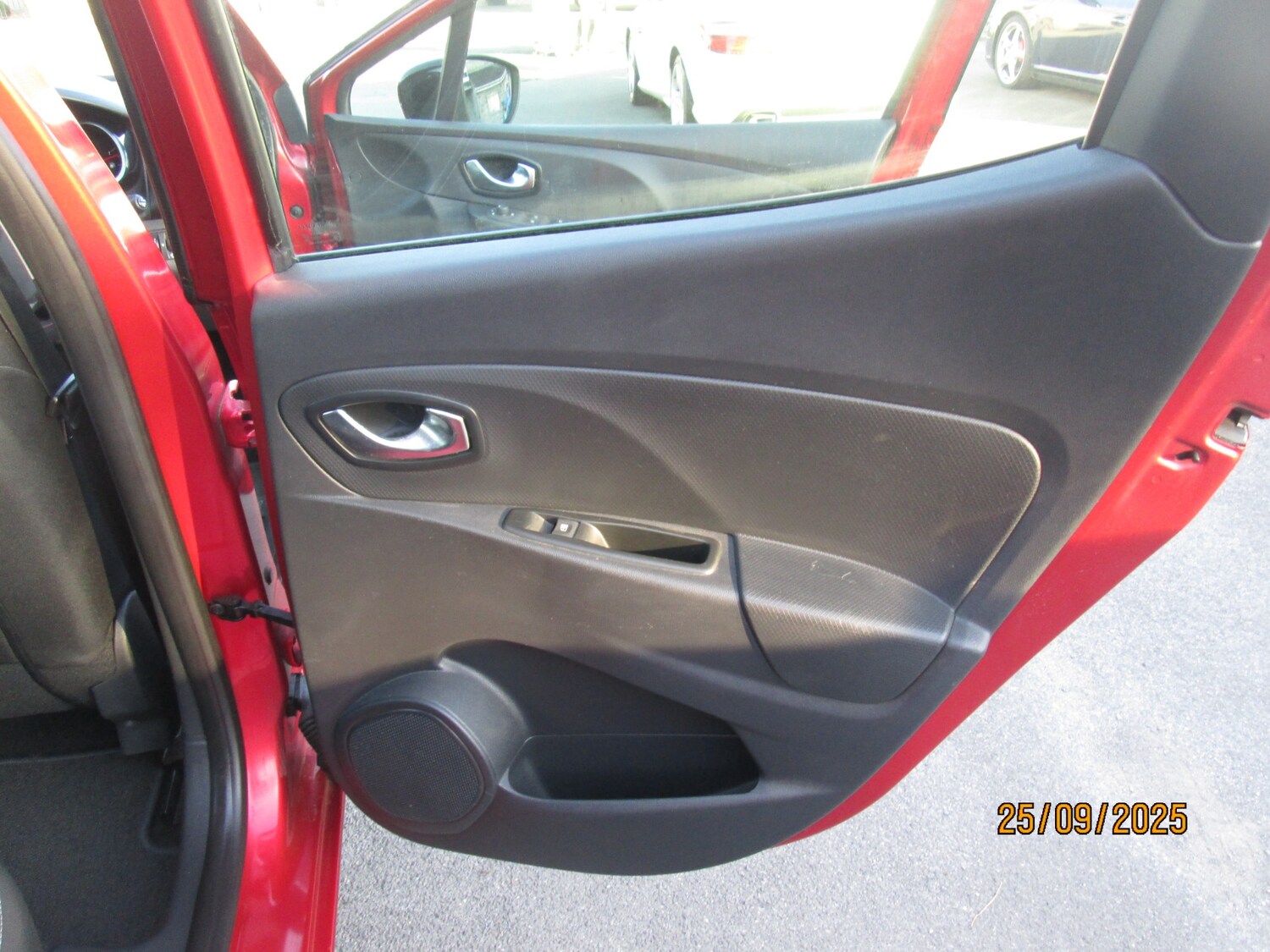 Used Renault Clio 2016 for sale - 76076943: Photo 15